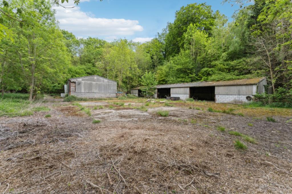 Lot: 3 - LAND WITH PLANNING FOR FOUR DETACHED HOUSES - Barns
